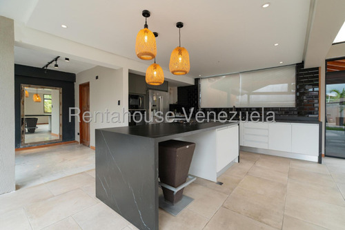 Ss: Vende Casa 25-19995 En Prados Del Este De 550 M2, 4h/5b/3pe
