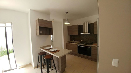 Juriquilla San Isidro, 3 Recamaras, Sala Tv, Pasillo De Servicio, Jardín Trasero