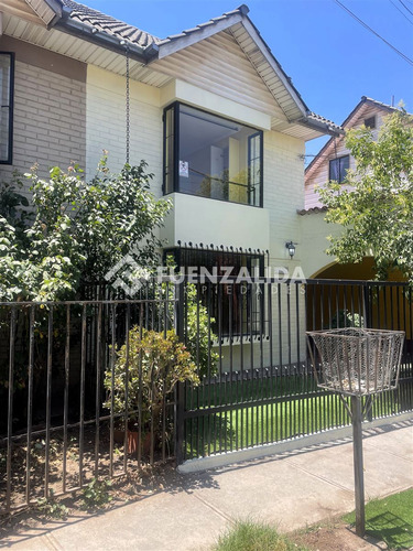 Casa Familiar En Venta De 4d 4b En Ciudad Satelite Maipú