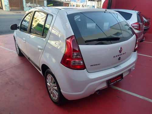Imagem 2 de 10 de Sandero Privilege