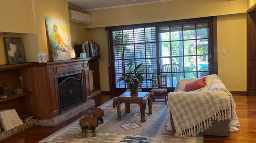 Casa En Venta De 5 Ambientes En Acassuso