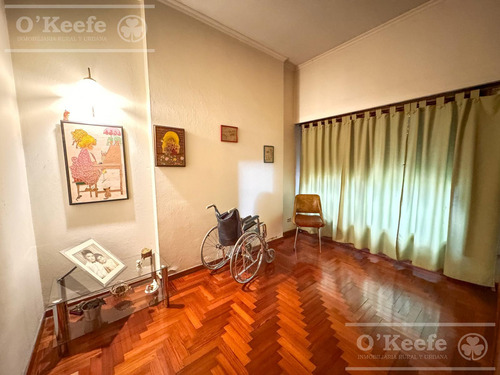 Casa En Venta De 4 Ambientes, Bernal.