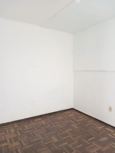 Imagen 2 de 14 de Venta Apartamento Un Dormitorio Y Medio Super Oferta, Locomoción En La Puerta