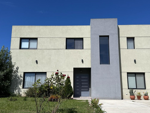 Venta Casa C/pileta-santa Guadalupe Pilar Del Este