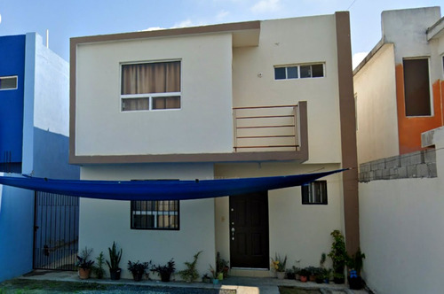 Casa En Venta En Colonia Las Espigas, Nuevo León.