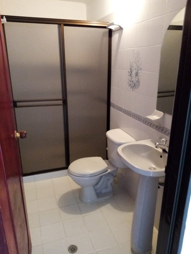 Imagen 9 de 17 de Se Vende Casa Lomas De Granada