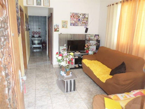 Imagem 17 de 23 de Ambientes Amplos, Arejados, Quintal, Jardim, Localizado Em Rua Que Não Enche, Proximo Do Centro De São Vicente. - Hm2207