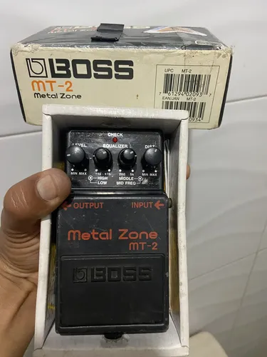 Pedal De Efeito Boss Metal Zone Mt-2 Preto | Parcelamento sem juros