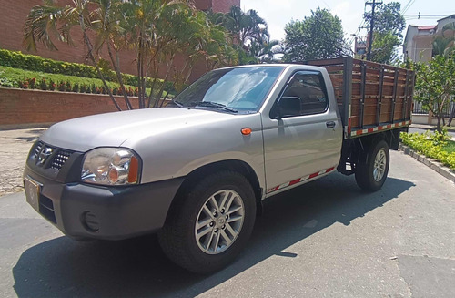 Nissan D 22 Frontier Estacas 