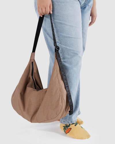 Bolsa Grande De Nailon Con Forma De Media Luna - Cacao