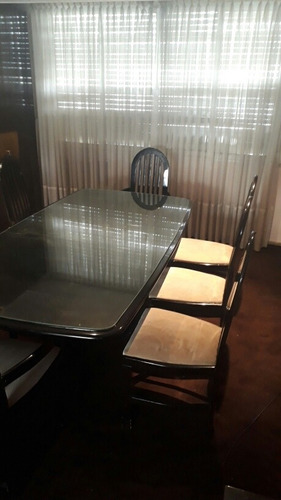 Juego De Mesa Laqueado Con 8 Sillas Y Top De Vidrio.