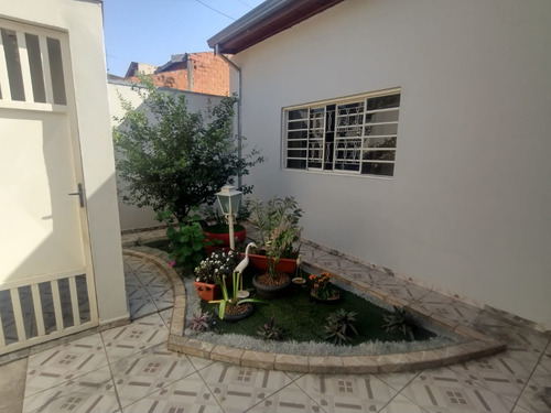 Casa 3 Quartos Sendo 01 Suite Com Área De Churrasqueira + Banheiro Externo E Quarto