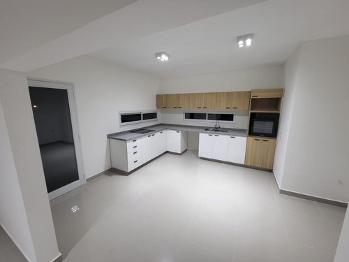 Imagen 8 de 11 de Casa En Venta Lote Interno 1 Planta, San Sebastian Area 1 5054
