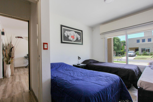 Venta De Casa 5 Ambientes En Banco Provincia - Zona Golf, Moreno