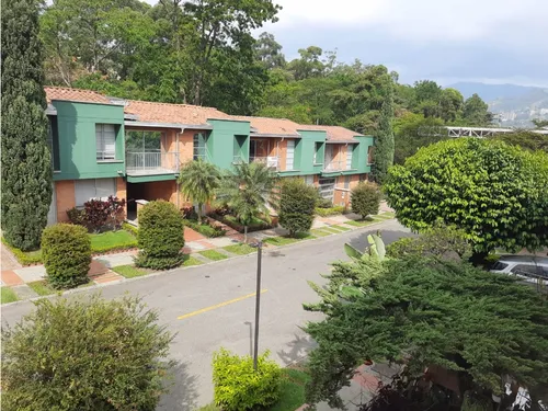 Compra Esta Hermosa Casa Unifamiliar En Super Ubicacion