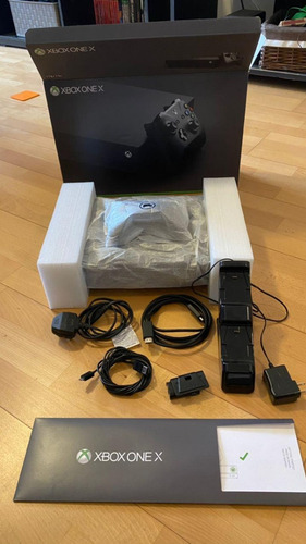 Xbox One X 1tb En Caja Con Todos Los Accesorios Y Cargador