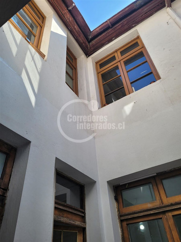 Casa En Venta De 6 Dorm. En Providencia