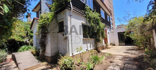 Casa En Arriendo De 5d+4b Apta Para Uso Comercial -viña 