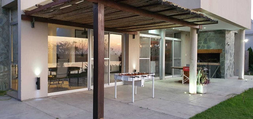 Alquiler Temporal Casa Al Rio Barrio Privado Solar De Victoria.