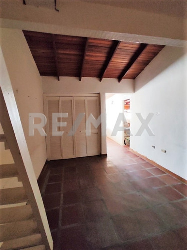 Imagen 9 de 14 de Townhouse Cantarrana Urb. Santa Helena Townhouse Listo