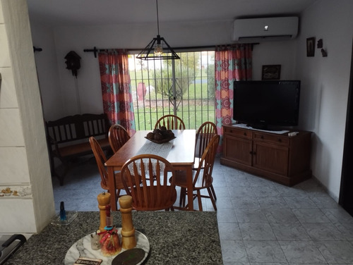 Se Vende Casa De 3 Dormitorios Con Gran Terreno Sobre Ruta 8 Próxima A Zona America