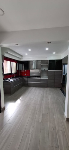 Casa 3 Amb. En Alquiler Con Cochera, Pileta. Ramos Mejía