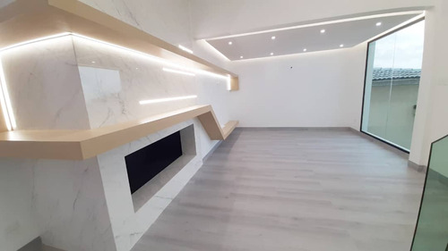 Colinas De Bello Monte Cerca De Valle Arriba Casa En Venta De 450m2