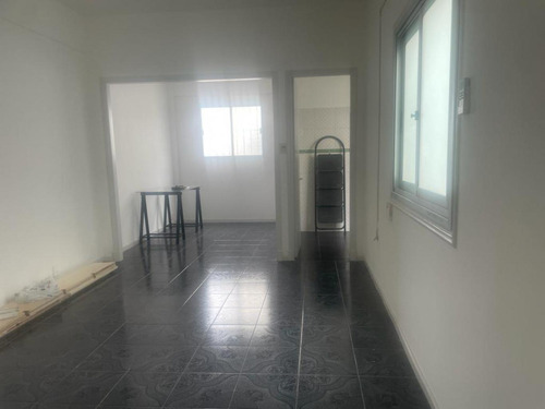 Imagen 3 de 14 de Venta - Apartamento 2 Dormitorios, Con Balcón Al Frente, En Barrio Sur.