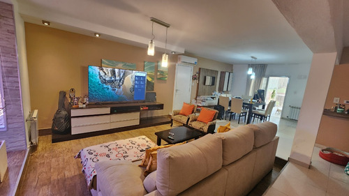Casa 4 Dormitorios, Pileta , Jardin , Cerca Del Centro