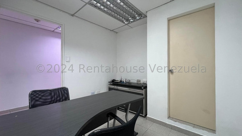 Oficina En Venta En Los Chaguaramos Cda 24-23724 Yf