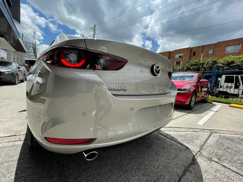Imagen 12 de 24 de Mazda 3 Sedan Touring At Hibrido 2.0 2023