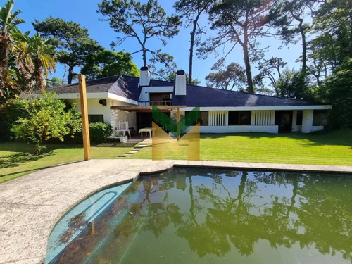 Casa En Venta Zona Residencial , Paradas De Playa Mansa , Punta Del Este