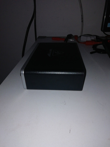 Interfaz Behringer Umc22