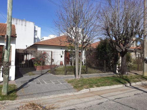 Venta Casa 3 Ambientes Bernal 