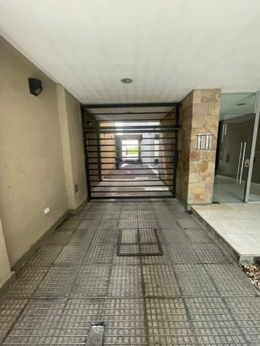 Imagen 4 de 6 de Cochera Descubierta En Banfield.