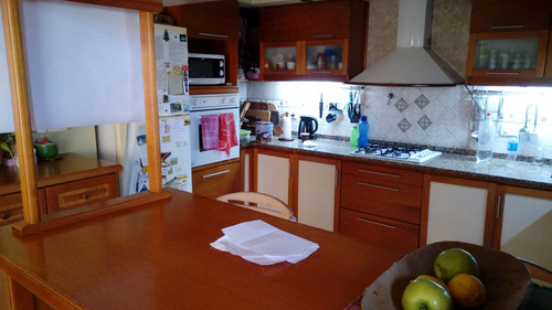 Confortable Chalet En Dos Plantas De Tres Dorm. Con Parque Y