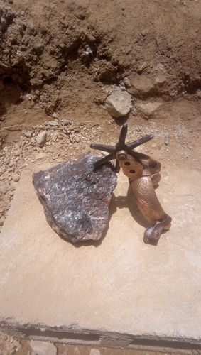 Espuela Y Piedra Encontradas En Una Mina En San Luis Potosi