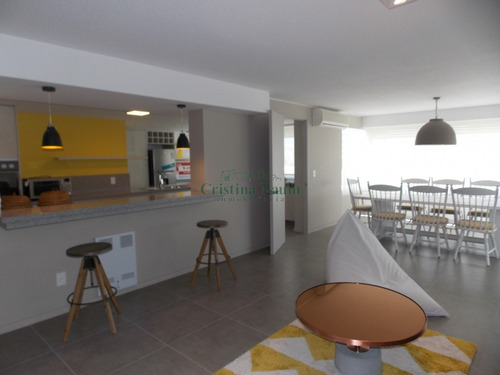 Amplio Apartamento En Muy Buena Torre Frente Al Mar. Totalmente Reciclado- Ref: 16270