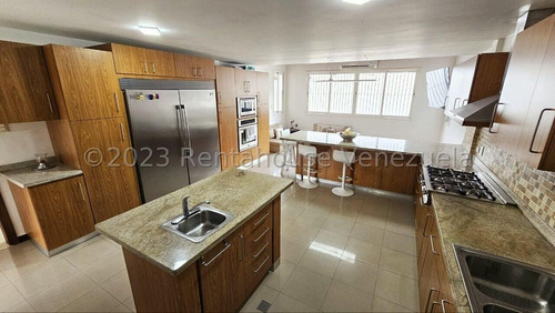 Casa En Venta En La Trinidad Remodelada En Calle Cerrada 25-5053 Jc