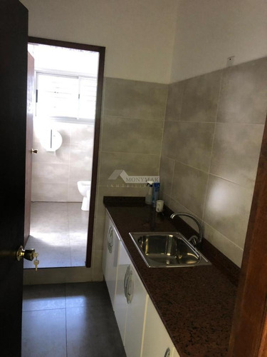 Imagen 6 de 11 de Local Galpon Deposito Aguada Jose L Terra Prox. Palacio 1500m Edificados. Altura 14mts.