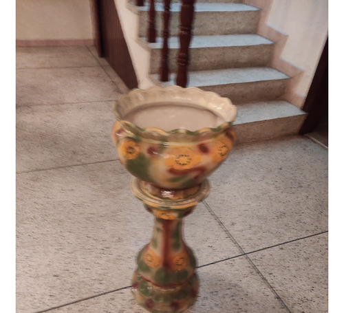 Pedestal Con Maceta Ornamental En Ceramica