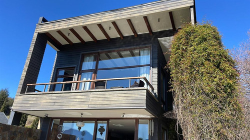 Casa En Venta De 4 Dorm. En Pucón