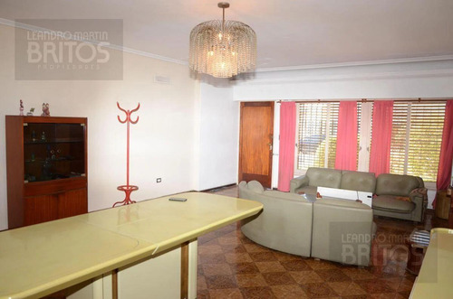 Venta De Imponente Y Solido Chalet En El Centro De Ramos Mejía!
