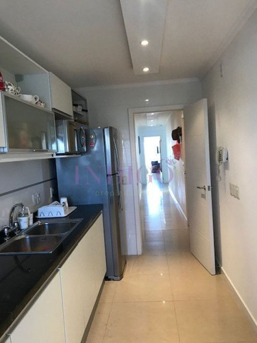 Imagen 7 de 17 de Departamento En Venta En Playa Mansa, 2 Dormitorios Y Medio.