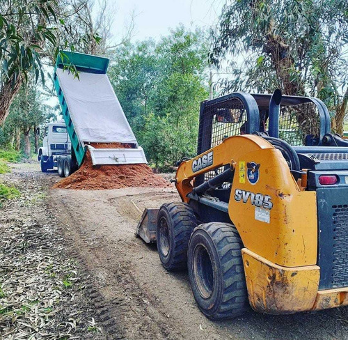 Imagen 1 de 5 de Alquiler De Bobcat Con Operario