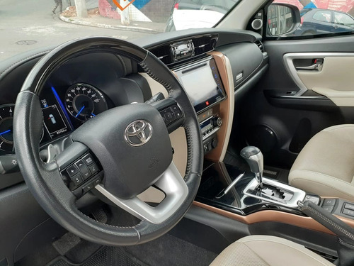 Toyota Hilux SW4 2.8 SRX DIAMOND 4X4 7 LUGARES 16V TURBO INTERCOOLER DIESEL 4P AUTOMÁTICO