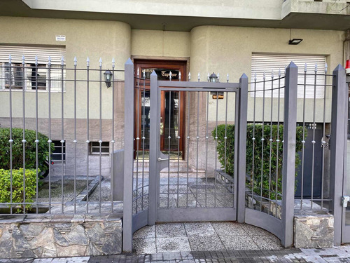 Imagen 2 de 14 de Se Vende Apto Pocitos Un Dormitorio 2 Patios