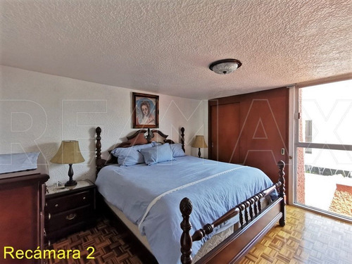 Casa De 215m2t / 347m2c / 4r / 3.5b / 1a / Vigilancia