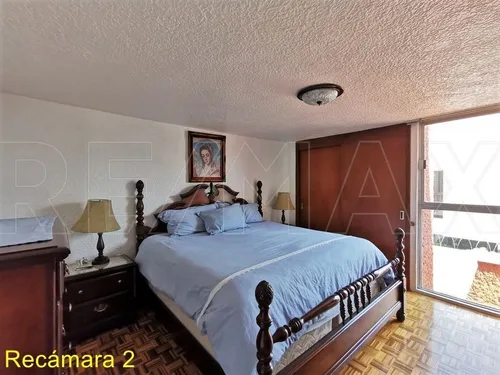 Casa De 215m2t / 347m2c / 4r / 3.5b / 1a / Vigilancia