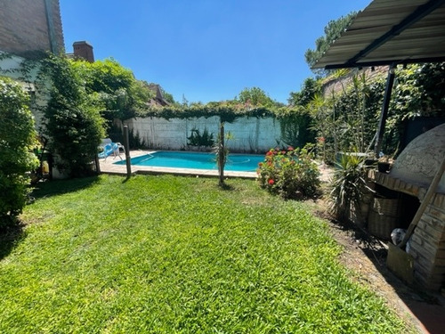 Venta-casa C/jardín En Inmejorable Ubicación En Monte Grande